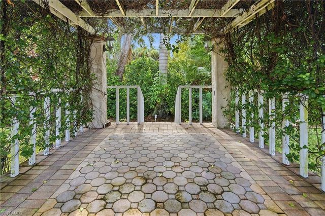 128 Viking WAY, Naples, FL 34110