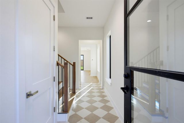 1820 Wycliffe, Houston, TX 77043