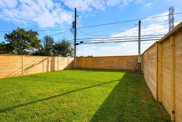1820 Wycliffe, Houston, TX 77043