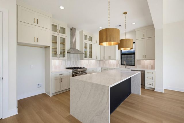 1820 Wycliffe, Houston, TX 77043