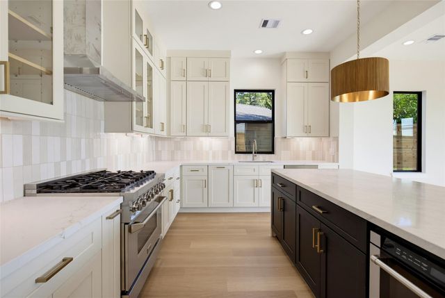 1820 Wycliffe, Houston, TX 77043