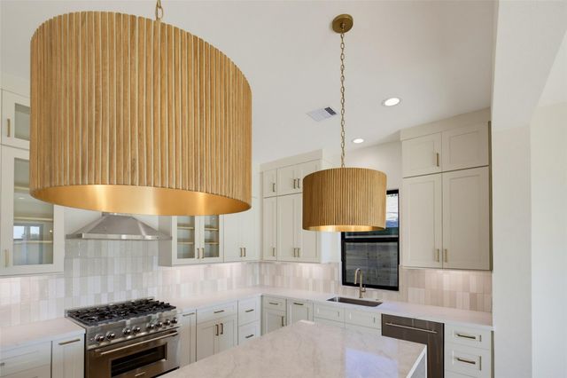 1820 Wycliffe, Houston, TX 77043