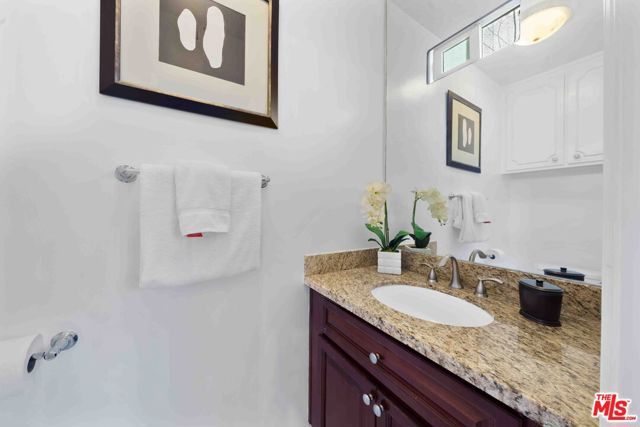 865 S Lucerne Boulevard, Los Angeles, CA 90005