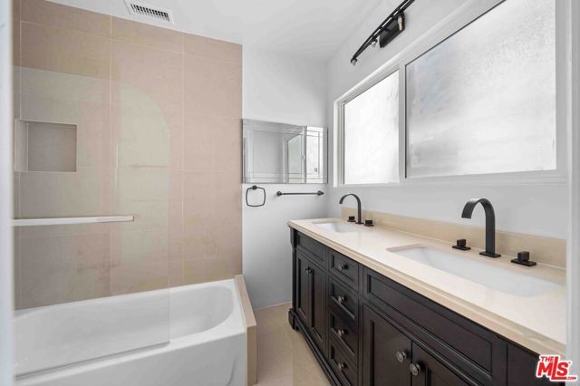 865 S Lucerne Boulevard, Los Angeles, CA 90005