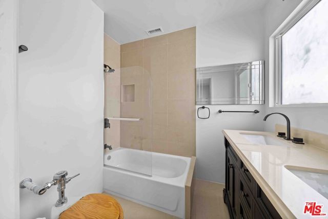 865 S Lucerne Boulevard, Los Angeles, CA 90005