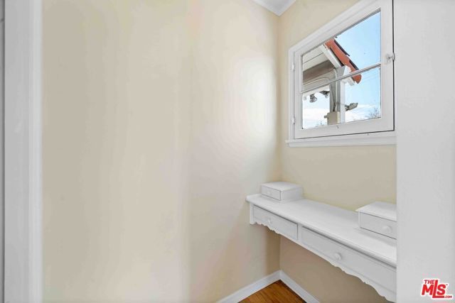 865 S Lucerne Boulevard, Los Angeles, CA 90005