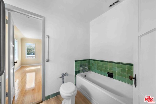 865 S Lucerne Boulevard, Los Angeles, CA 90005