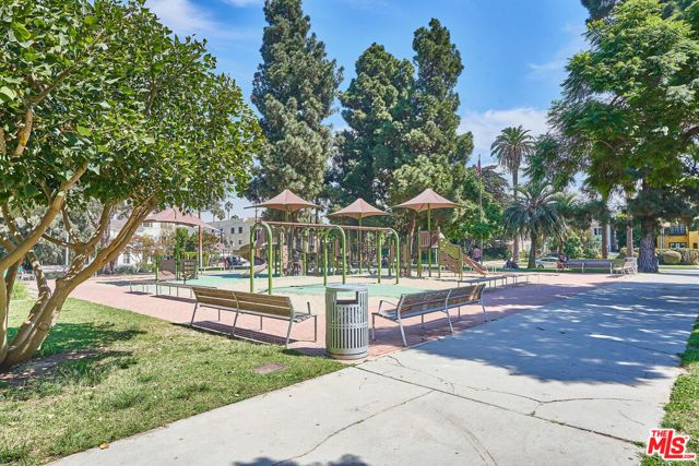 865 S Lucerne Boulevard, Los Angeles, CA 90005