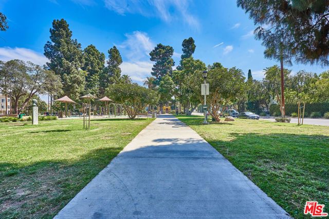 865 S Lucerne Boulevard, Los Angeles, CA 90005