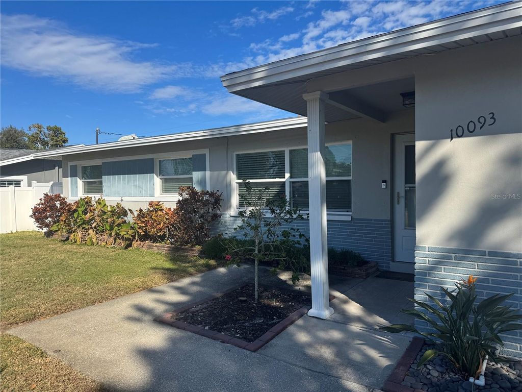 10093 SANTIAGO COURT, Seminole, FL 33776