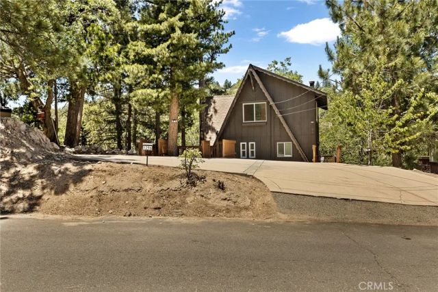 1296 Calgary Drive, Lake Arrowhead, CA 92352