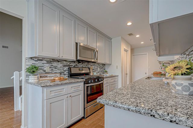 2022 Highland Hills Drive, Sugar Land, TX 77478