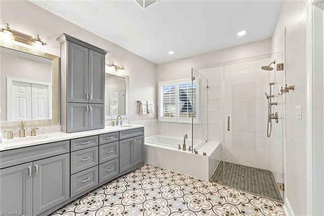 3004 Deercroft Lane, Clemmons, NC 27012