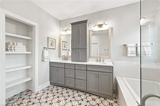 3004 Deercroft Lane, Clemmons, NC 27012