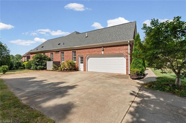 3004 Deercroft Lane, Clemmons, NC 27012