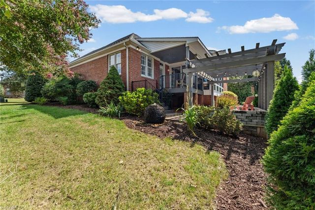 3004 Deercroft Lane, Clemmons, NC 27012