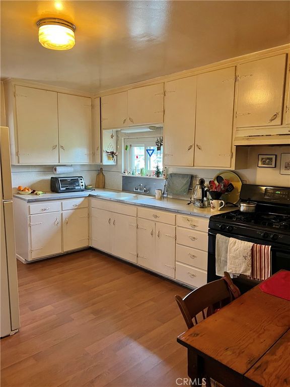 Image 14 of property listing at 30284 Bear Mountain, Squaw Valley, CA 93675