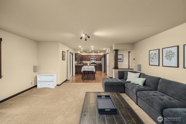 424 Barry Loop, Mount Vernon, WA 98274