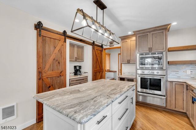 79 Castle Rock Rd, Jefferson Twp., NJ 07849