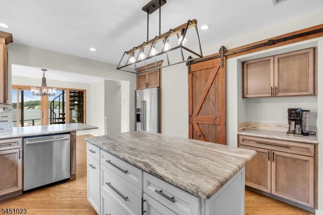79 Castle Rock Rd, Jefferson Twp., NJ 07849