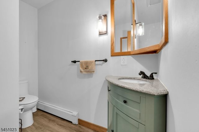 79 Castle Rock Rd, Jefferson Twp., NJ 07849