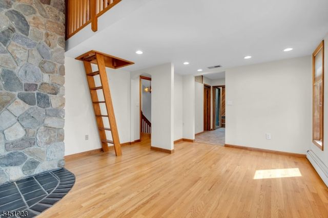 79 Castle Rock Rd, Jefferson Twp., NJ 07849