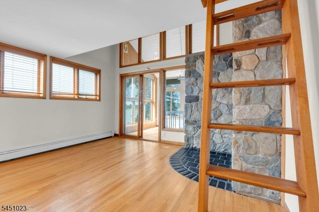 79 Castle Rock Rd, Jefferson Twp., NJ 07849