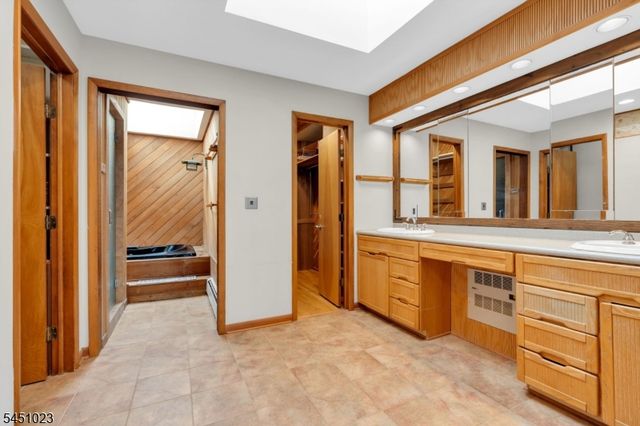 79 Castle Rock Rd, Jefferson Twp., NJ 07849
