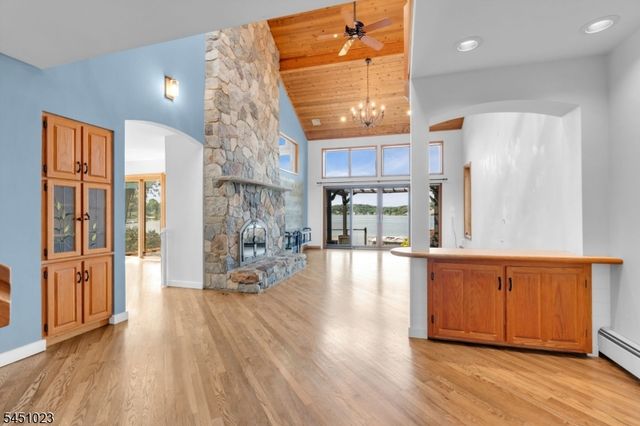 79 Castle Rock Rd, Jefferson Twp., NJ 07849