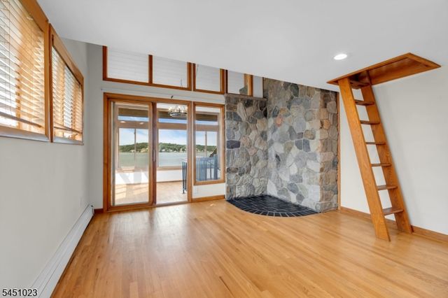 79 Castle Rock Rd, Jefferson Twp., NJ 07849