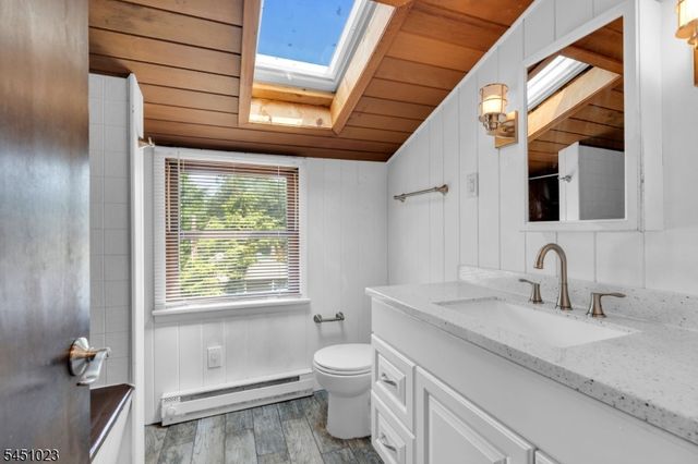 79 Castle Rock Rd, Jefferson Twp., NJ 07849