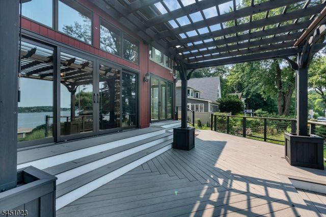 79 Castle Rock Rd, Jefferson Twp., NJ 07849