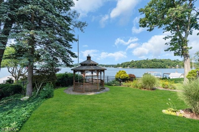 79 Castle Rock Rd, Jefferson Twp., NJ 07849