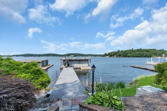 79 Castle Rock Rd, Jefferson Twp., NJ 07849