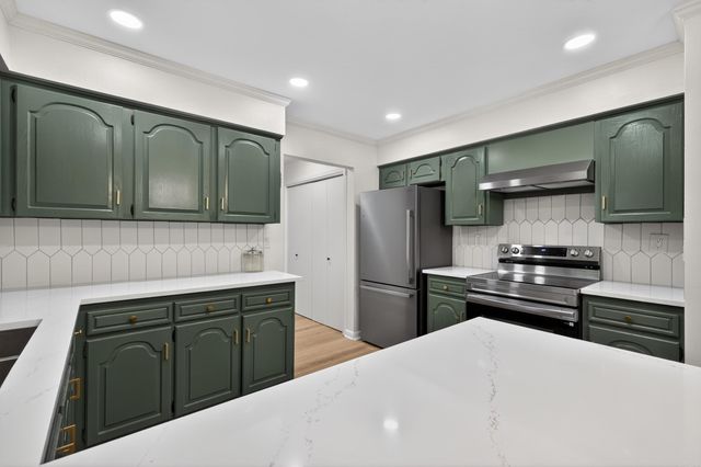 8 Cambre Circle, Hot Springs Village, AR 71909