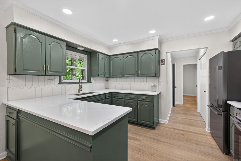 8 Cambre Circle, Hot Springs Village, AR 71909