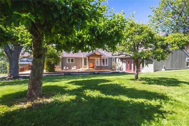 6067 S Campbell Lake Road, Anacortes, WA 98221
