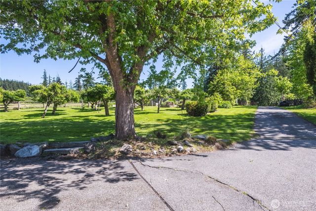 6067 S Campbell Lake Road, Anacortes, WA 98221