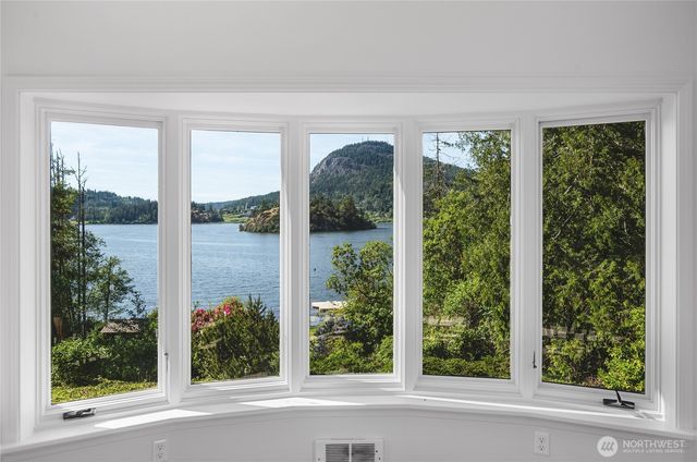 6067 S Campbell Lake Road, Anacortes, WA 98221