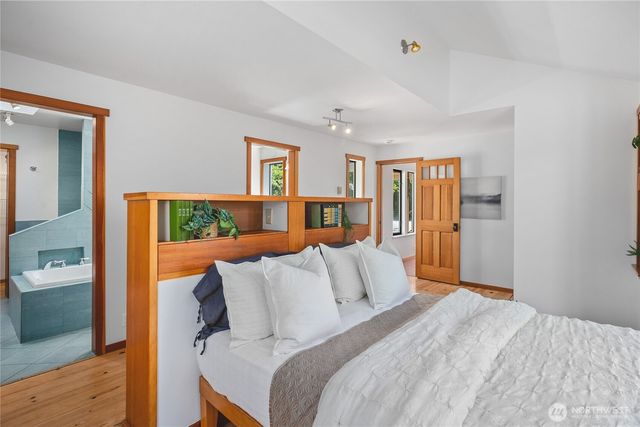6067 S Campbell Lake Road, Anacortes, WA 98221