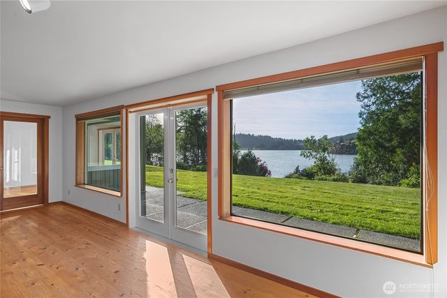 6067 S Campbell Lake Road, Anacortes, WA 98221