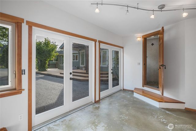 6067 S Campbell Lake Road, Anacortes, WA 98221
