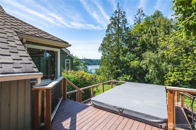 6067 S Campbell Lake Road, Anacortes, WA 98221