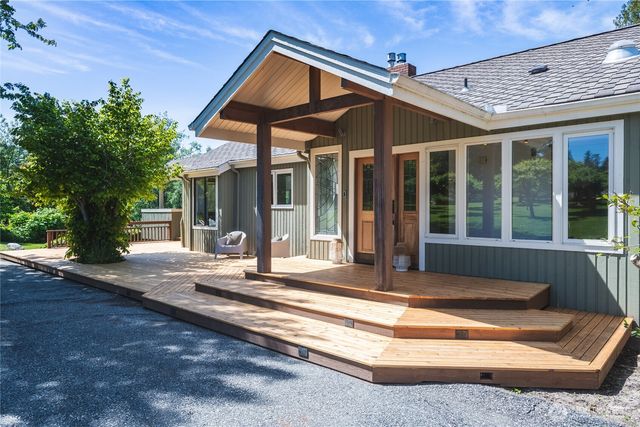6067 S Campbell Lake Road, Anacortes, WA 98221