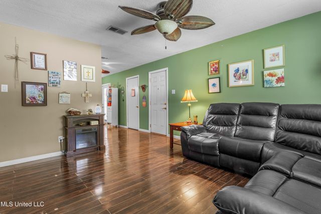 9120 Tammy Lane, Moss Point, MS 39562