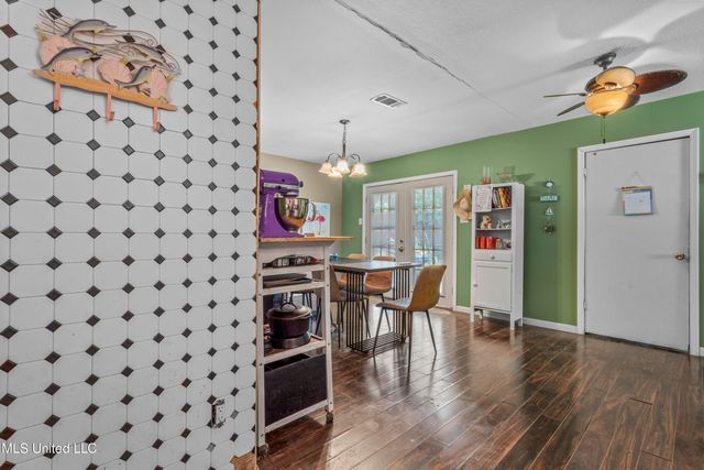 9120 Tammy Lane, Moss Point, MS 39562