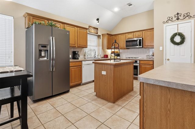 2110 Perry Drive, Mansfield, TX 76063