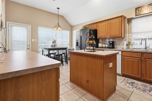 2110 Perry Drive, Mansfield, TX 76063