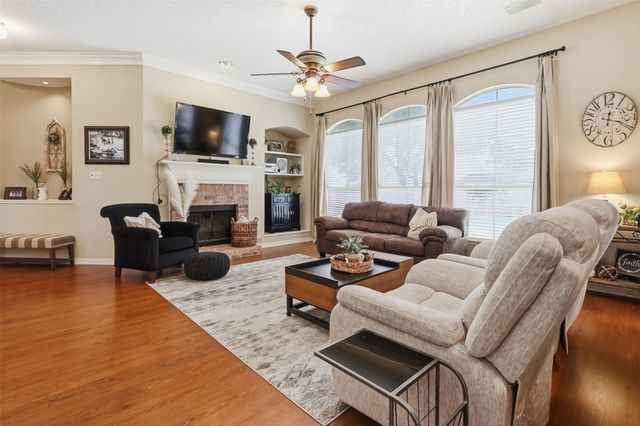 2110 Perry Drive, Mansfield, TX 76063