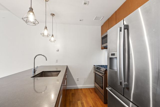 330 E 109th St Apt 5B, New York City, NY 10029
